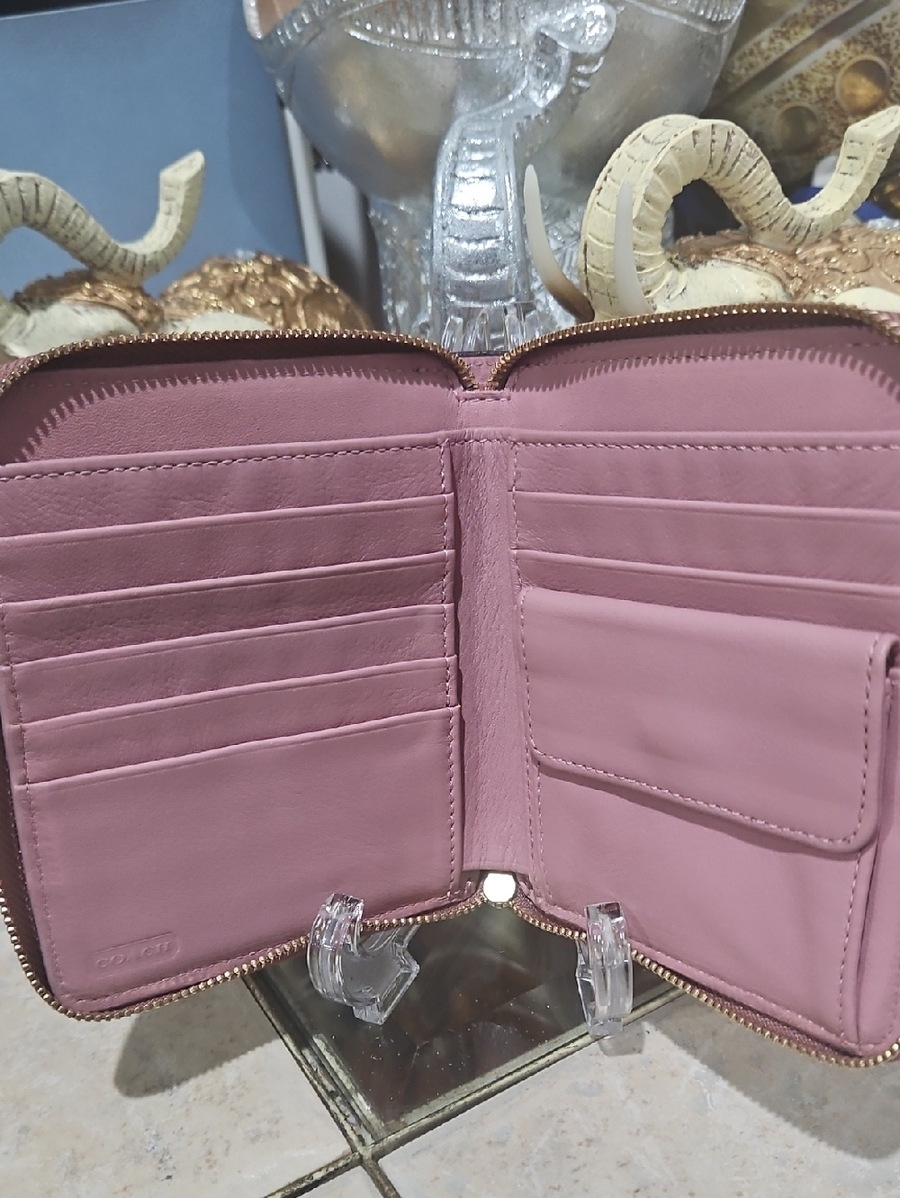 Coach Saffiano Zip-Around Wallet in Dusty Mauve EUC - Picture 11 of 12